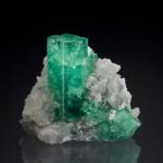 Smaragditatuointi Smaragdikorut: kiven kiiltävää nuoruutta